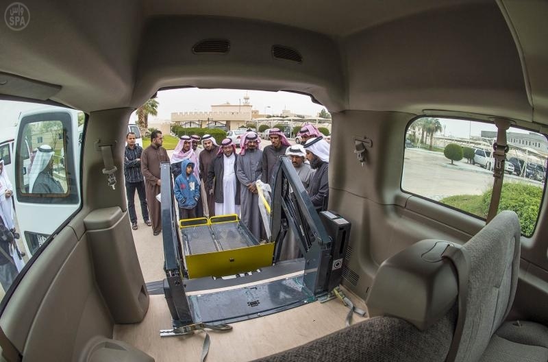 العثيمين يدشن مشروع تسليم المعوقين 4 آلاف سيارة