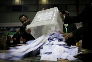 مصر : المعارضة ستطعن بنتيجة الاستفتاء.. والمصريون يوافقون على الدستور