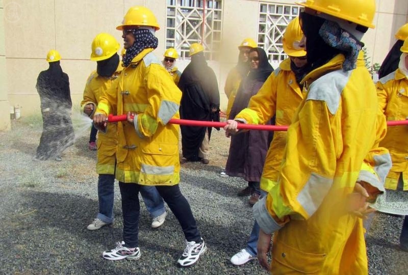 تدريب 67 فتاة سعودية في كلية دار الحكمة على مكافحة الحرائق ومواجهة الحوادث