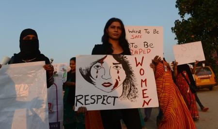توجيه اتهامات بالقتل لستة أشخاص في قضية اغتصاب الفتاة الهندية