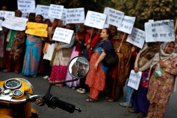 وصول جثمان الفتاة الهندية ضحية الاغتصاب الجماعي إلى نيودلهي