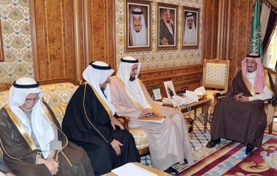 ولي العهد يستقبل وزير التجارة والصناعة ورئيس وأعضاء مجلس الغرف السعودية