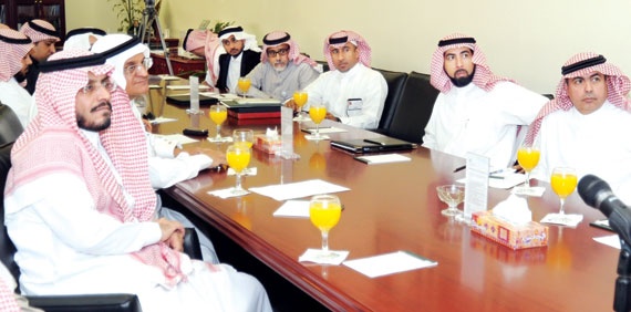 تعاون بحثي بين «العلوم والتقنية» و«الإسكان» في التقنيات المتقدمة والبناء