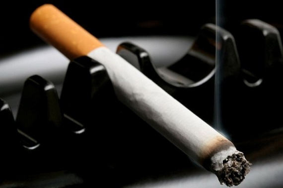 إندونيسيا تلزم شركات التبغ بوضع تحذيرات صحية على علب السجائر