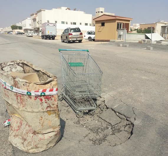 قصة مصورة : حفر شوارع الرياض .. أضرار مادية وبشرية