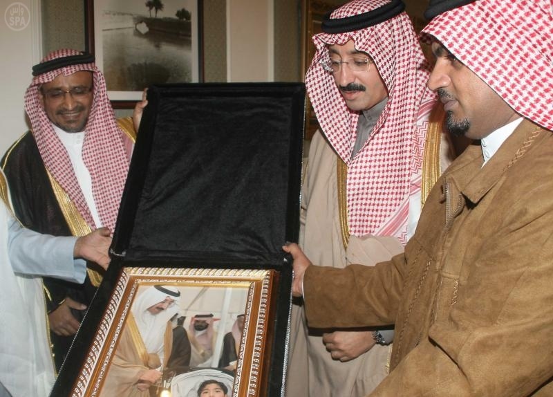 محافظ الأحساء يسلم أول سيارة مجهزة لذوي الاحتياجات الخاصة