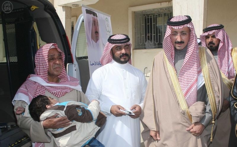 محافظ الأحساء يسلم أول سيارة مجهزة لذوي الاحتياجات الخاصة