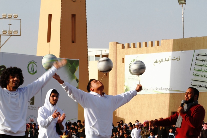 قصة مصورة: مهرجان الزيتون في الجوف