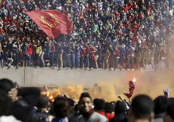 30 قتيل على الأقل في اشتباكات بين المتظاهرين والشرطة في مدينة بورسعيد بمصر