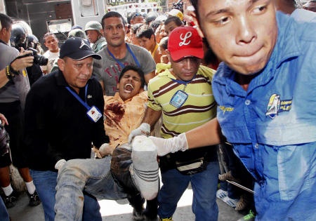 قصة مصورة : 58 قتيلاً الحصيلة الرسمية لضحايا التمرد في سجن اوريبانا في فنزويلا