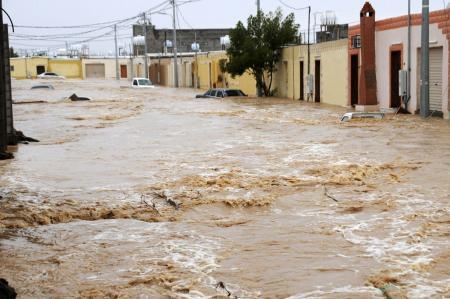قصة مصورة: أمطار تبوك تغرق  الأحياء السكنية