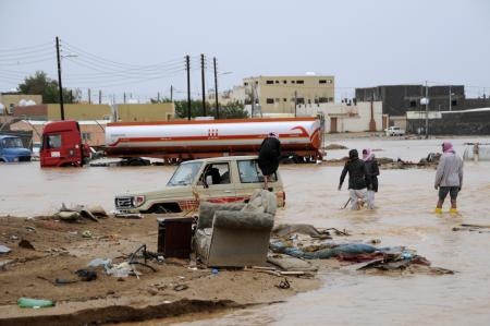 قصة مصورة: أمطار تبوك تغرق  الأحياء السكنية