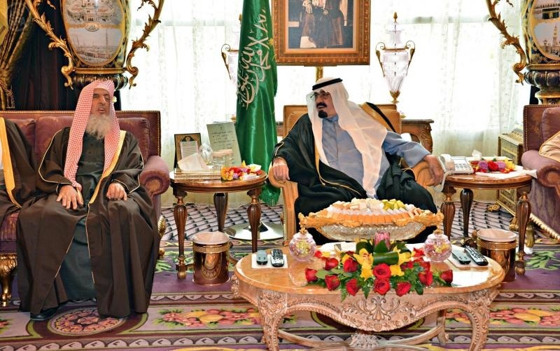 الملك يستقبل الأمراء والعلماء والمشايخ