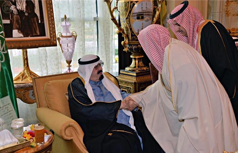 الملك يستقبل الأمراء والعلماء والمشايخ