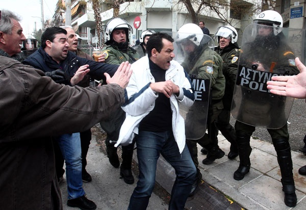 قصة مصوة : عمال يونانيون ينظمون إضرابا لمدة 24 ساعة بسبب سياسة التقشف