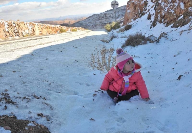 قصة مصورة : تساقط الثلوج على عدد من المراكز في تبوك