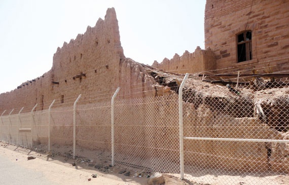 العلا .. «حي القطار» كنز تاريخي يتوارى خلف الأسوار