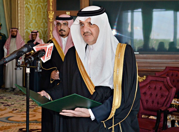 النائب الثاني وأمير المدينة المنورة و أمير الشرقية يؤدون القسم أمام خادم الحرمين