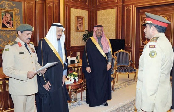 الأمير سلمان يقلد قائد القوات البرية رتبته الجديدة