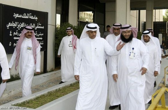 مدير جامعة الملك سعود يتفقد مشاريع مستشفى الملك عبدالعزيز الجامعي