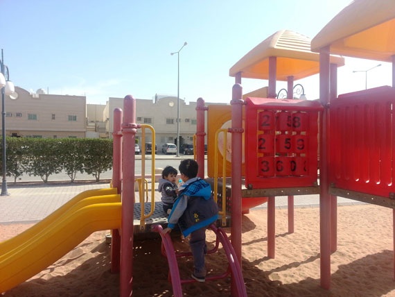 قصة مصورة : الساحات البلدية بين الجمال والإهمال