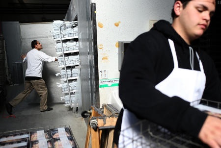 خفض الانفاق الاتحادي يهدد برنامج "Meals on Wheels" لدعم المسنين بالغذاء في أمريكا