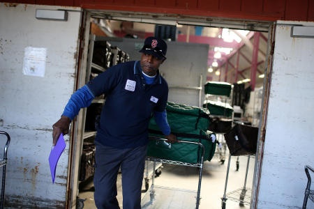 خفض الانفاق الاتحادي يهدد برنامج "Meals on Wheels" لدعم المسنين بالغذاء في أمريكا