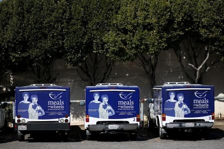 خفض الانفاق الاتحادي يهدد برنامج "Meals on Wheels" لدعم المسنين بالغذاء في أمريكا