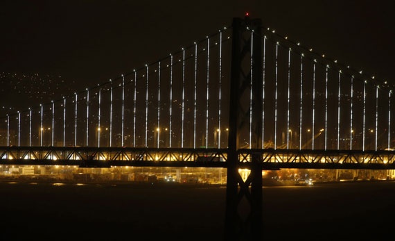 قصة مصورة : أكبر لوحة ضوئية في العالم تخطف أبصار سكان سان فرانسيسكو