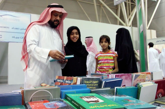 قصة مصورة : لا تسعير للكتب في معرض الكتاب