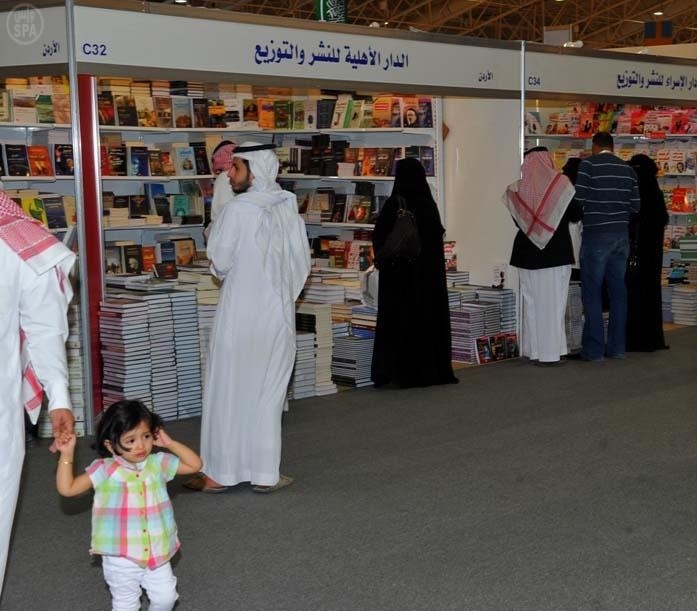 قصة مصورة : استمرار فعاليات معرض الرياض الدولي للكتاب