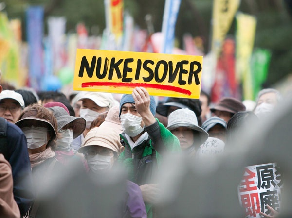 صة مصورة : مناهضون للطاقة النووية في اليابان يحتجون بعد عامين من حادث فوكوشيما