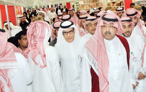 معرض الكتاب.. تهريب «الكتب الممنوعة» والبيع «تحت الطاولة»