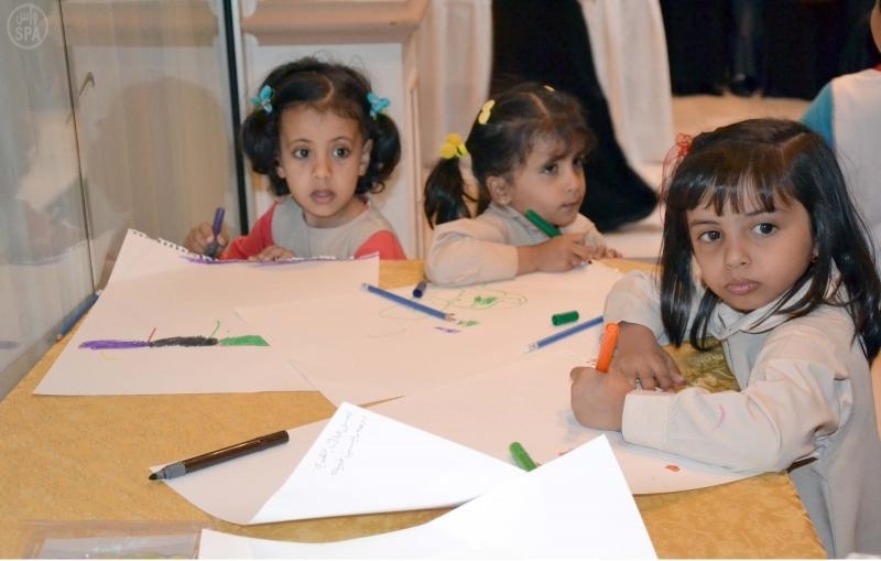 قصة مصورة: جانب من زوار معرض الكتاب من اليوم السادس