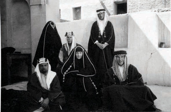 صورة ضمن مجموعة صور تاريخية تعرض في مكتبة الملك عبد العزيز في الرياض