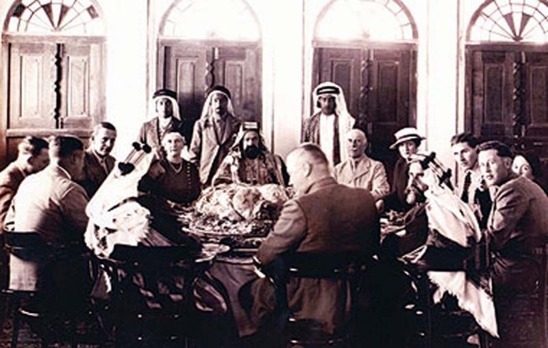 قصة مصورة : إقامة معرض لصور زيارة الأميرة اليس للمملكة