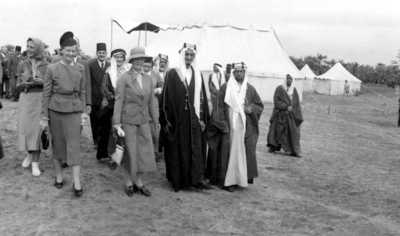 قصة مصورة : إقامة معرض لصور زيارة الأميرة اليس للمملكة