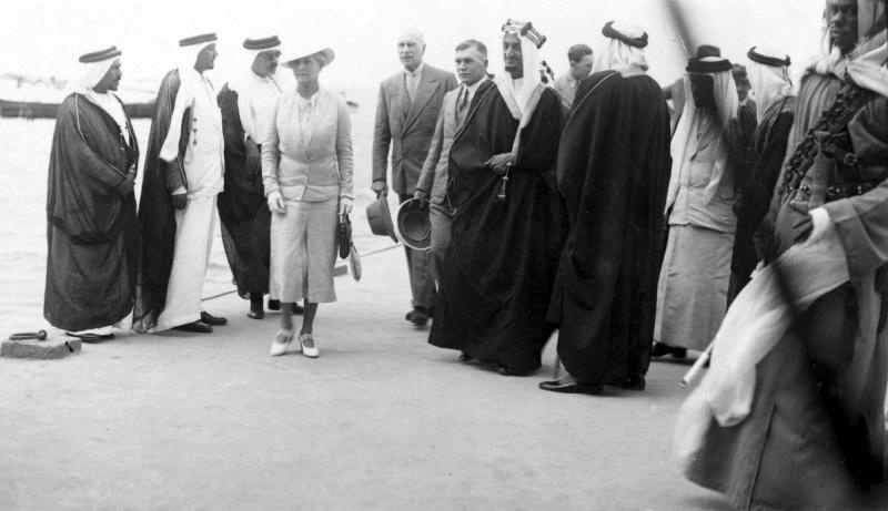 قصة مصورة : إقامة معرض لصور زيارة الأميرة اليس للمملكة