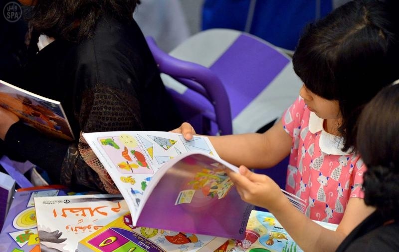 قصة مصورة : فعاليات وورش عمل جناح المرأة والطفل في معرض الكتاب