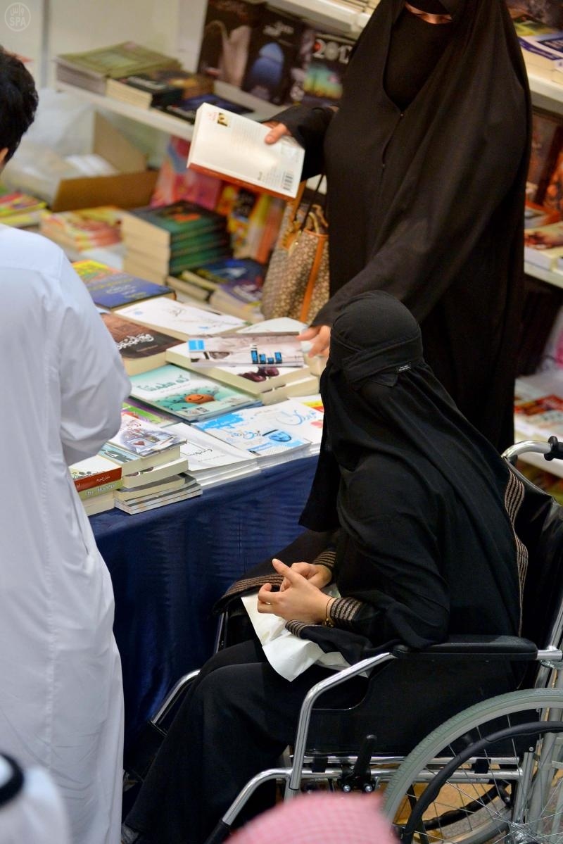 قصة مصورة : فعاليات وورش عمل جناح المرأة والطفل في معرض الكتاب