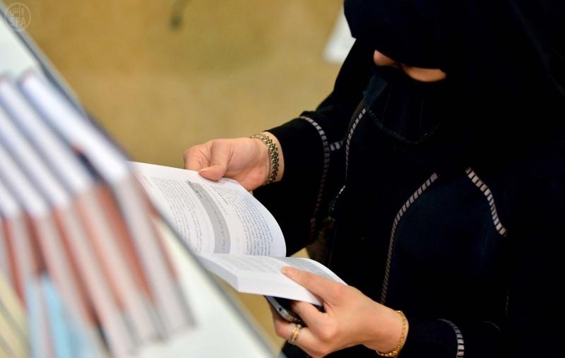 قصة مصورة : فعاليات وورش عمل جناح المرأة والطفل في معرض الكتاب