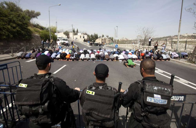 قصة مصورة : مواجهة الفلسطينيين مع الجنود الإسرائيلين