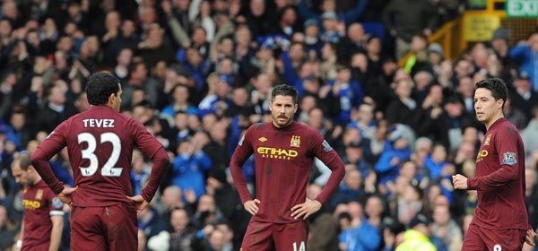 مانشستر يونايتد على بعد 10 نقاط من الفوز الدوري الإنجليزي.. وسيتي يخسر اللقب