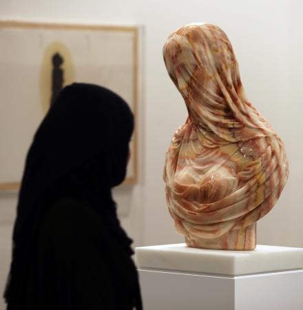 قصة مصورة : معرض آرت دبي يجمع ثقافات العالم