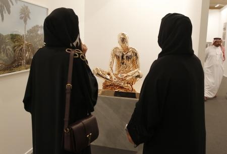 قصة مصورة : معرض آرت دبي يجمع ثقافات العالم
