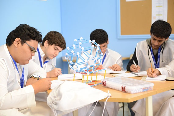 "أكتشف" ينطلق في يبنع ليدرّب 200 معلم ومعلمة و 400 طالب وطالبة في العلوم والرياضيات