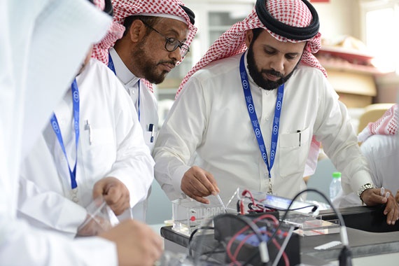 "أكتشف" ينطلق في يبنع ليدرّب 200 معلم ومعلمة و 400 طالب وطالبة في العلوم والرياضيات