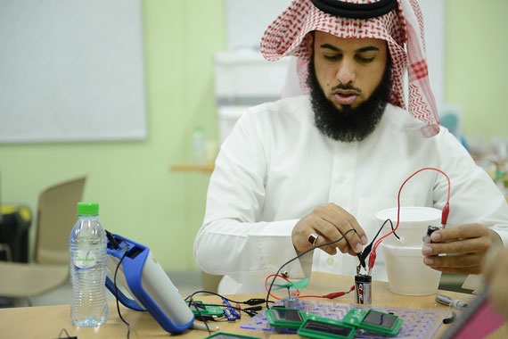 "أكتشف" ينطلق في يبنع ليدرّب 200 معلم ومعلمة و 400 طالب وطالبة في العلوم والرياضيات