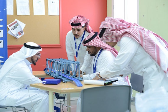 "أكتشف" ينطلق في يبنع ليدرّب 200 معلم ومعلمة و 400 طالب وطالبة في العلوم والرياضيات