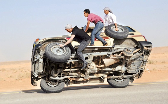 «مغامرات قاتلة» تستهوي هواة «التفحيط» و«الترفيع»